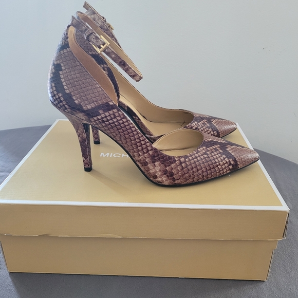 Shoes - Picture 1 of 6